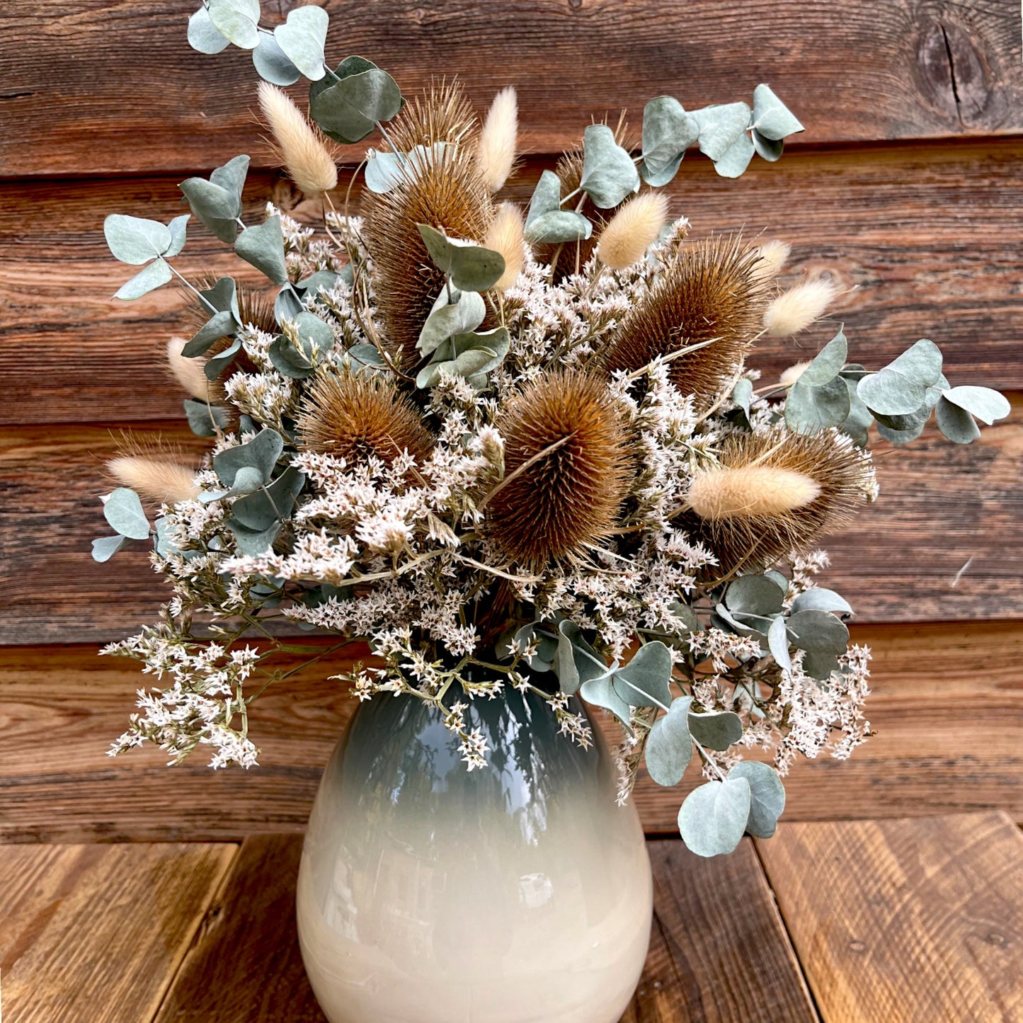 Lukas – Winterstrauß aus Eukalyptus & Blüten