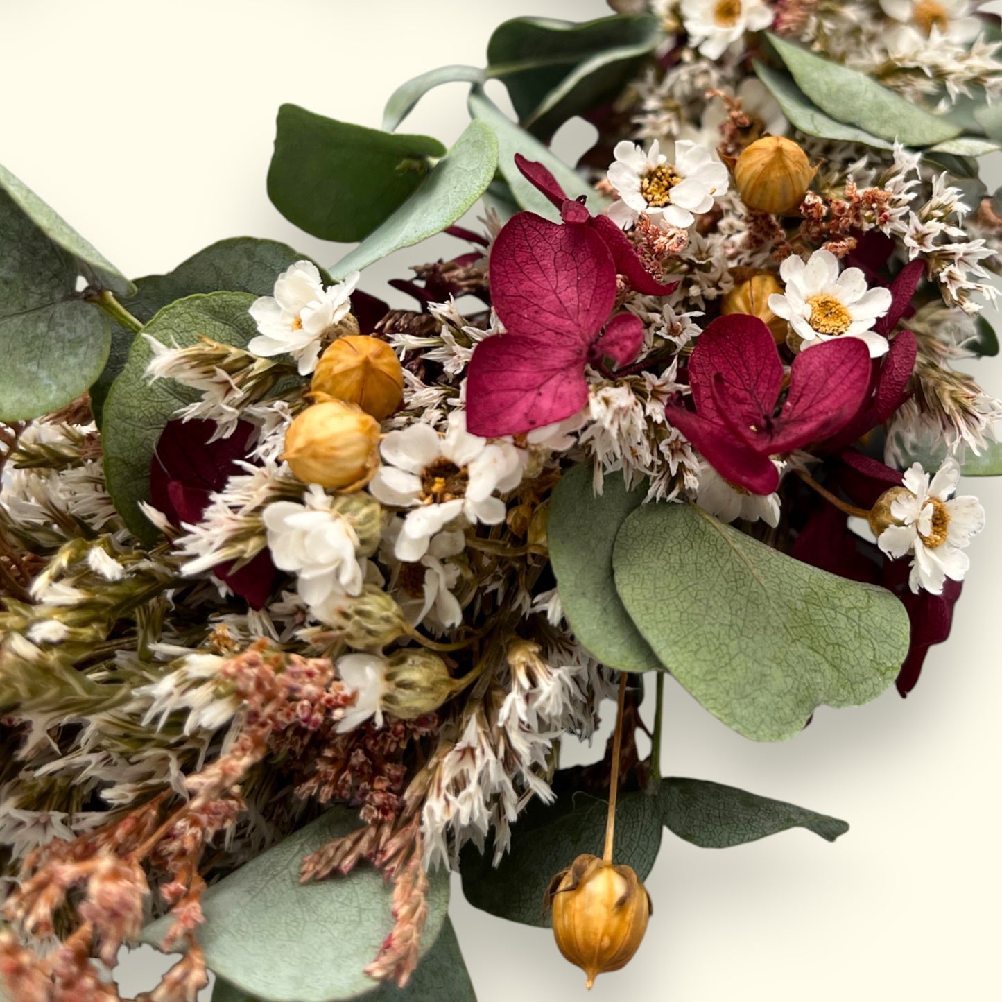 Blütenkranz Emily – Handgebunden mit Eukalyptus & Blüten