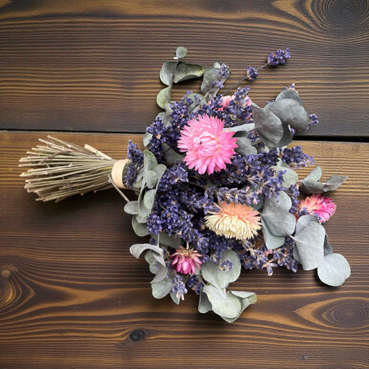 Hanna – Bunter Trockenblumenstrauß mit Eukalyptus