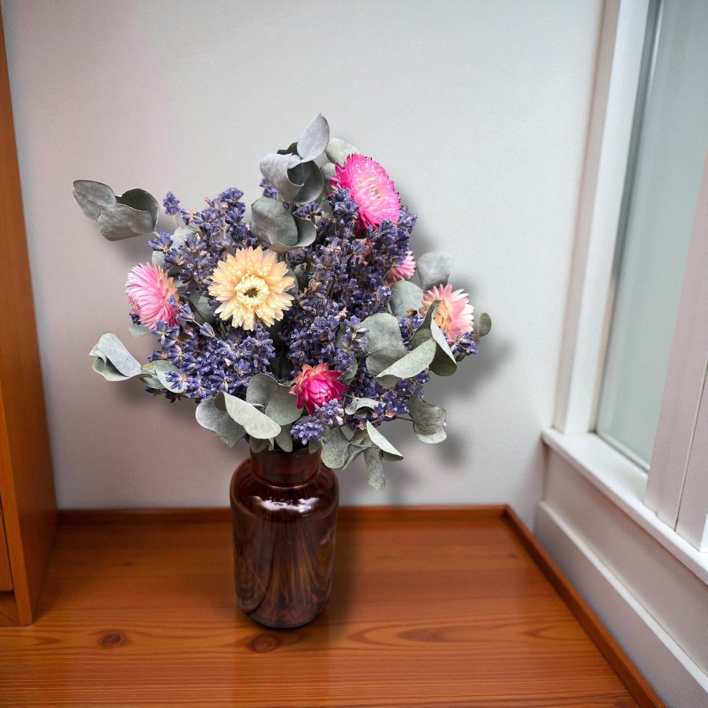 Hanna – Bunter Trockenblumenstrauß mit Eukalyptus