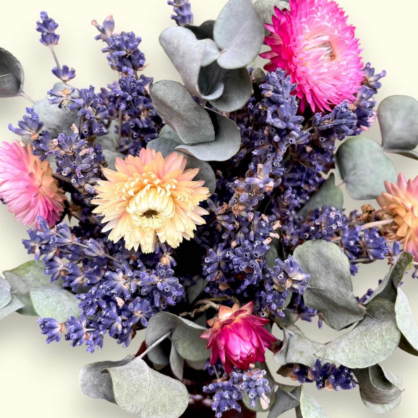 Hanna – Bunter Trockenblumenstrauß mit Eukalyptus