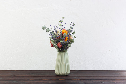 Hanna – Bunter Trockenblumenstrauß mit Eukalyptus